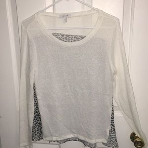 White sweater with grey leopard print